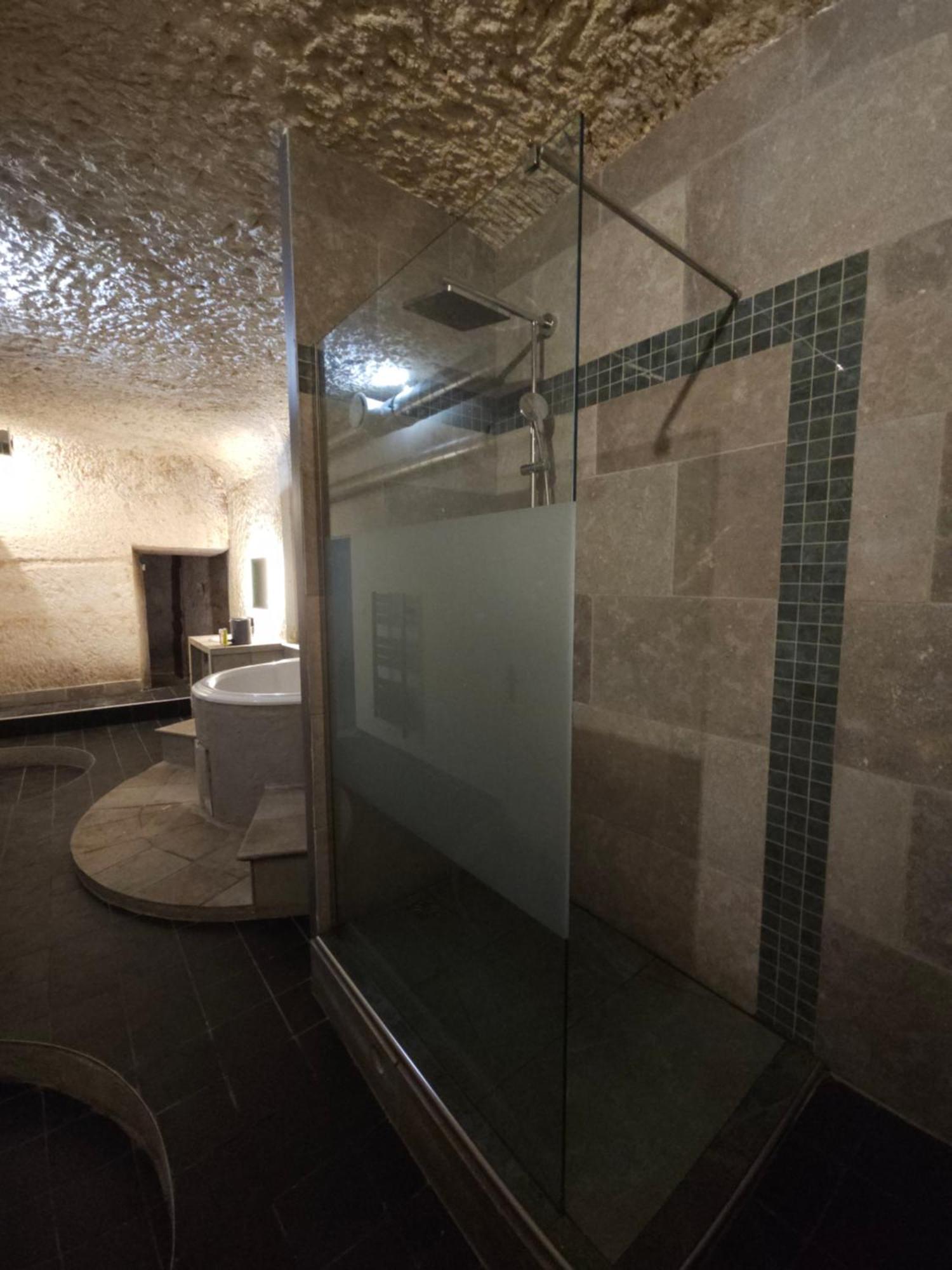 Troglodyte Baths Apartment Saint-Étienne-de-Chigny Exterior foto
